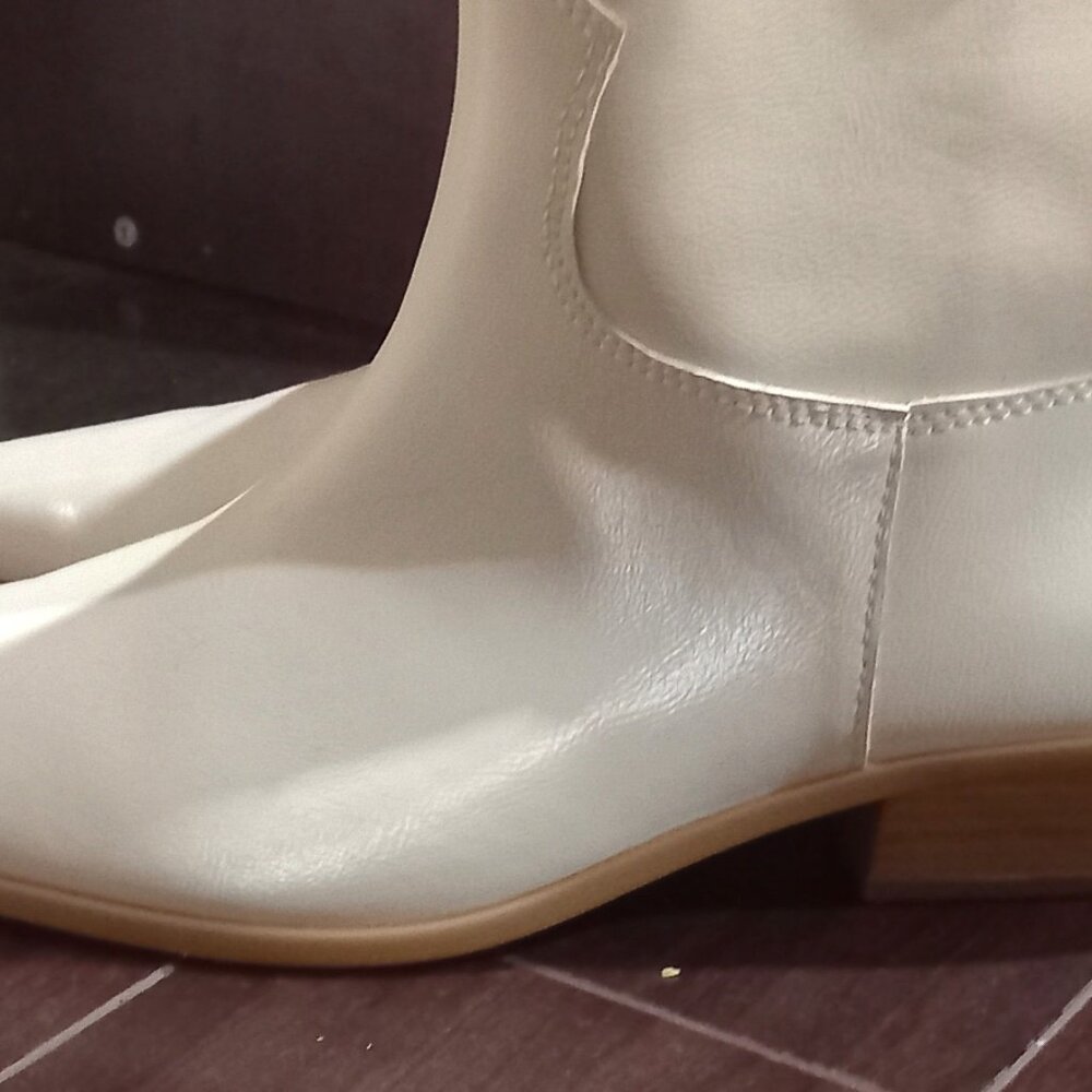 Boots - Picture 2 of 5